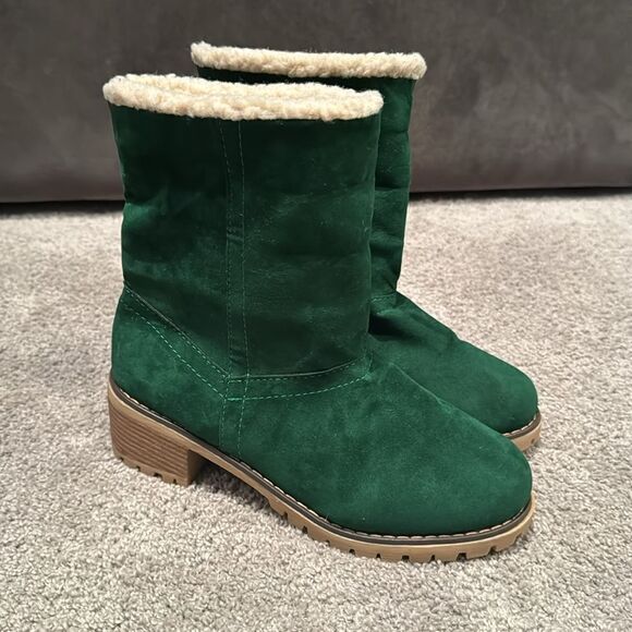 Women’s Green Short Chunky Block Heel Chelsea Boots Pull On Size 8.5 (42CN) NEW - Picture 2 of 14